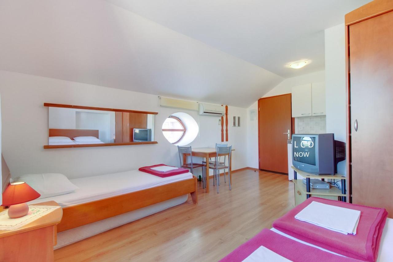 Apartments Rosa Mali Lošinj Exterior foto